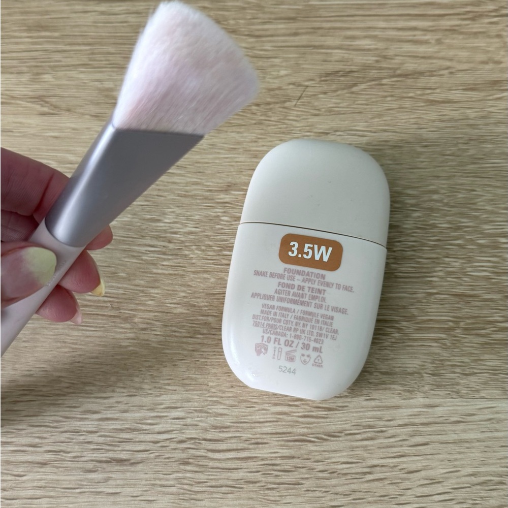 Kylie Jenner blurring skin tint and brush 3.5